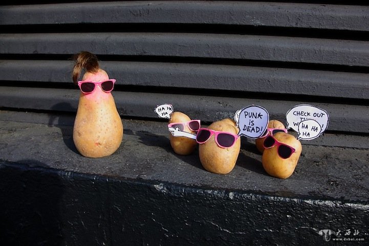 艺术家创意小土豆的时髦照