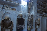 这听起来有点儿像恐怖电影中的惊悚情节，但实际上这是真实存在的，意大利西西里岛巴勒莫的天主教地下陵墓每年吸引了数以千计游客慕名前来一睹神秘的木乃伊尸体。