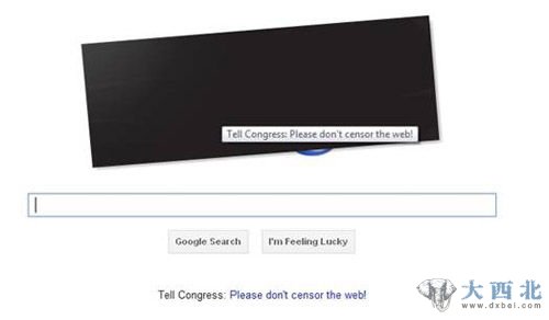 虽然谷歌今日没有关闭网站，但是却将整个logo蒙上了黑匣子，鼠标移动到黑匣子上会显示：“告诉议会，请不要审核互联网”。并将标语并链接到名为：“End piracy， not liberty(反对盗版而非自由)”的专题页面。