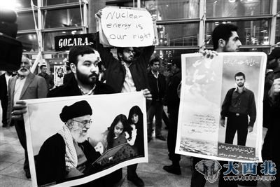 29日，伊朗德黑兰，国际原子能机构高级代表团抵达伊朗后，遭到伊朗大学生的“抗议迎接”。