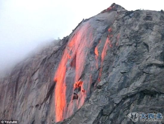 “火瀑布”奇景持续大约两分钟。马尾瀑布是最高的自由落体瀑布之一，每年的“寿命”虽然短暂，但却因为奇妙的“火瀑布”景象成为游客和摄影师的宠儿