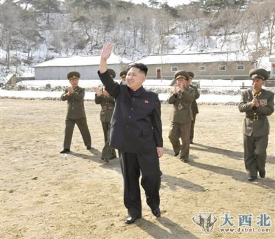 朝中社5日照片显示，朝鲜最高领导人金正恩近日视察了驻守东部海岸的部队。新华社发