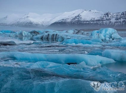 英国摄影师拍冰岛间歇泉喷发美景