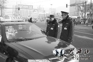 兰州城运处组织运政执法人员展开出租车冬季营运稽查管理