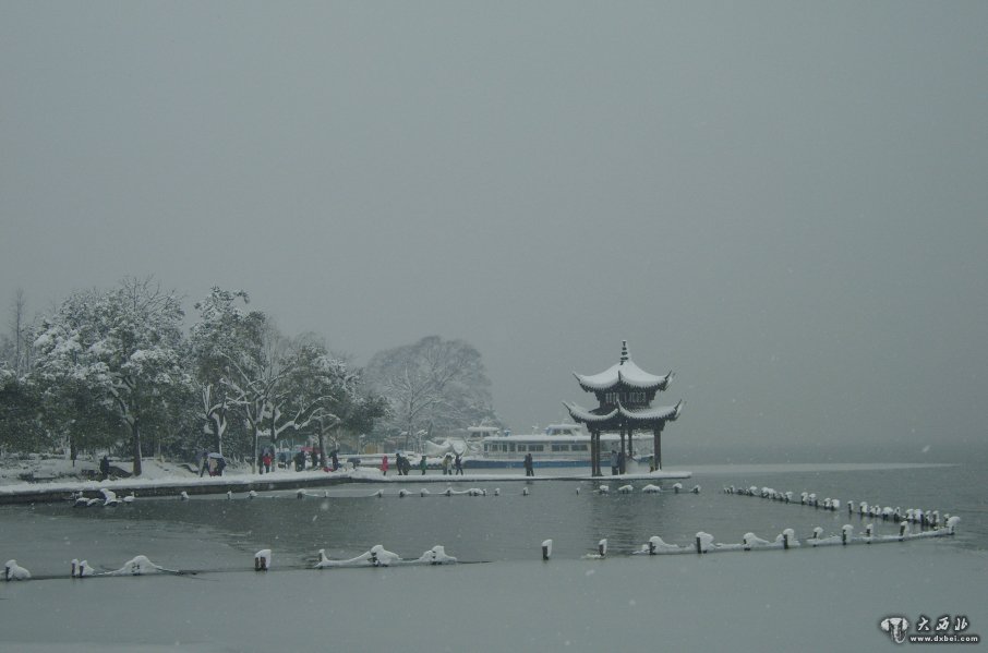 西湖的雪景