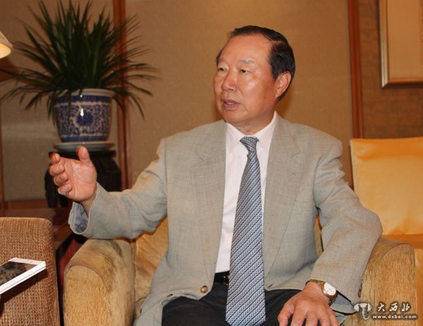 国台办原副主任，原解放军少将王在希接受新华网记者专访