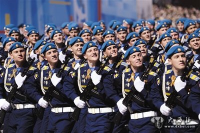 5月9日，俄罗斯在莫斯科红场举行阅兵式。昨日，国新办召开发布会确认，俄罗斯等11个国家将派方队来华参加阅兵。图/CFP