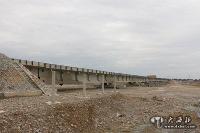 干武二线古浪河铁路大桥架设完成