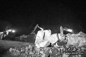 永登县河桥镇一采石场山体崩塌 5名被困者全部遇难