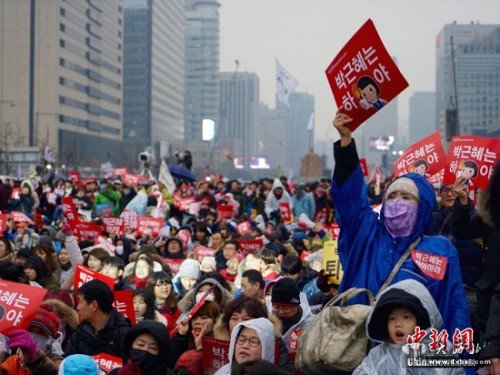  11月26日，韩国爆发“亲信干政”事件后第五轮大规模集会。