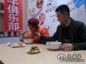 兰州一碗面温暖身边你“墙上有爱 人人公益”又增5家爱心店